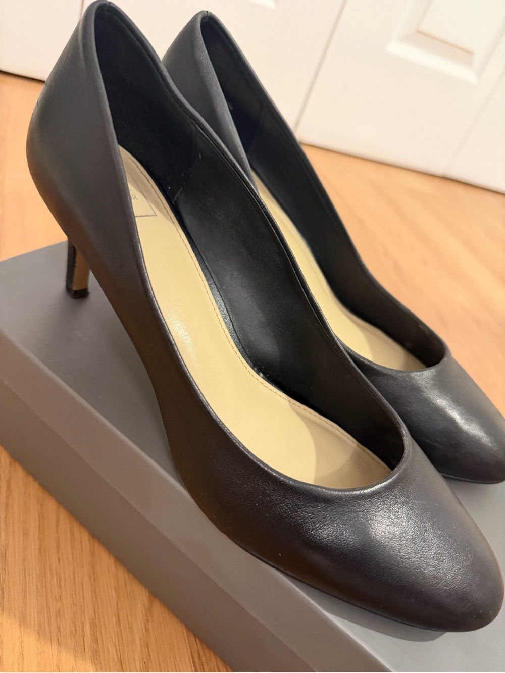Lord & Taylor Black Leather Classic Pumps